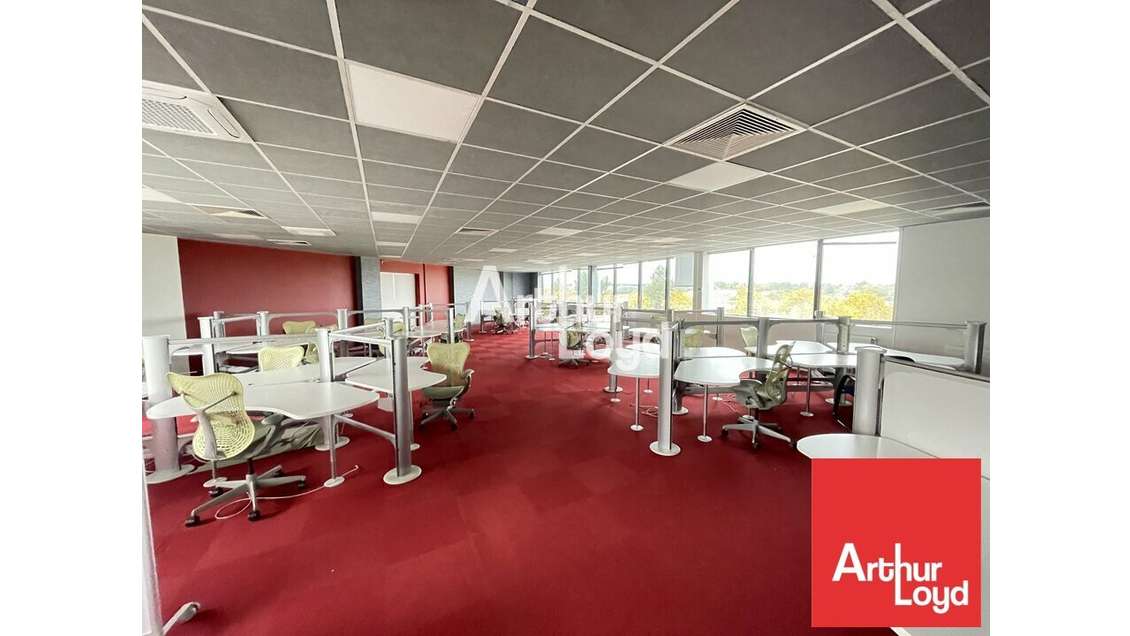 A louer bureaux 298m² à Chasseneuil Futuroscope 