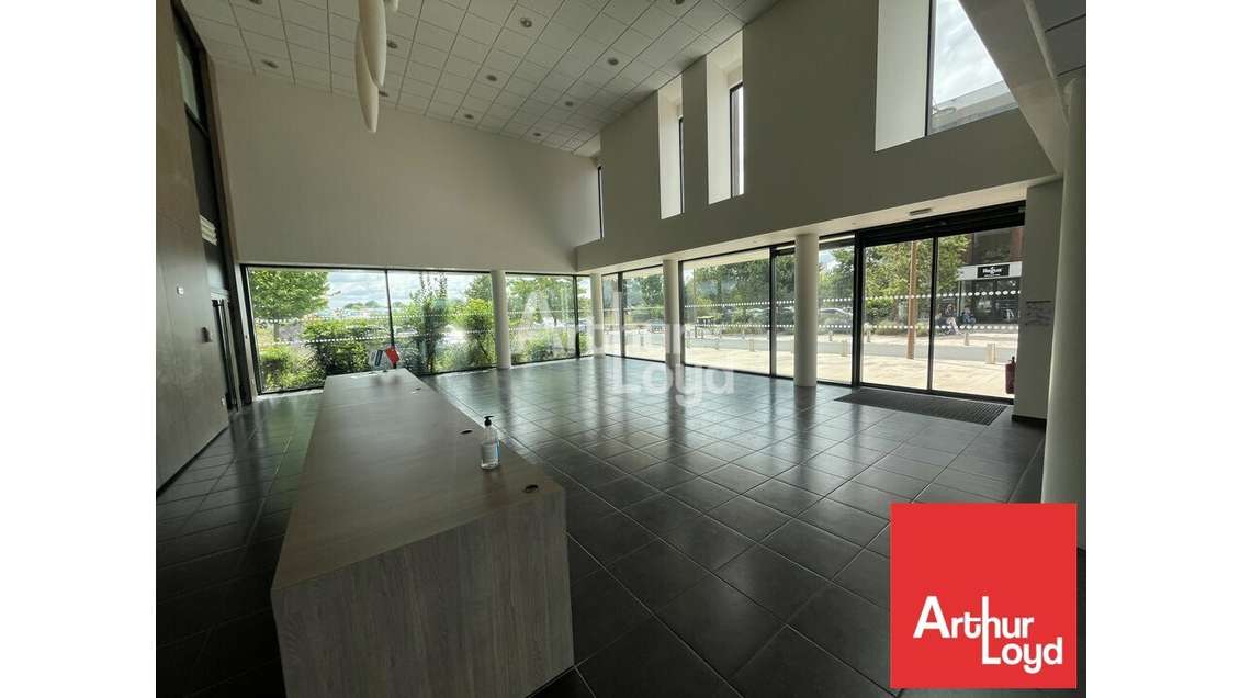 A louer bureaux excellent état 668m² Chasseneuil 