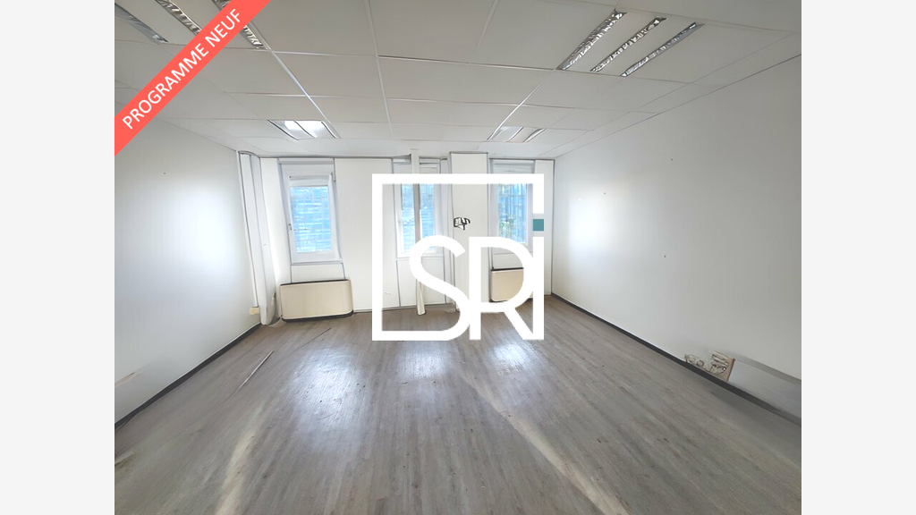 A louer bureaux 4700 m² Clermont-Ferrand empl n°1