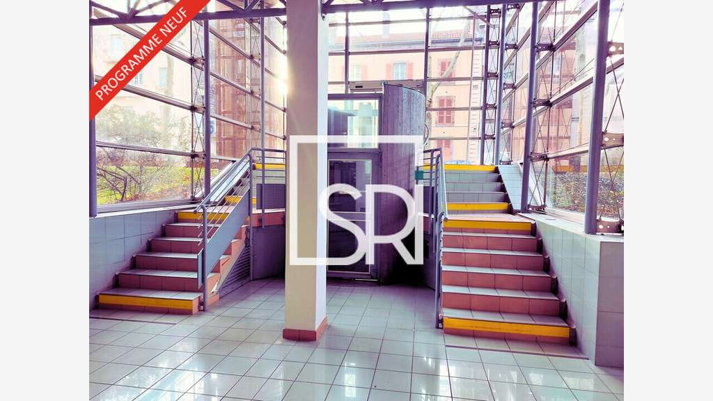 A louer bureaux 4700 m² Clermont-Ferrand empl n°1