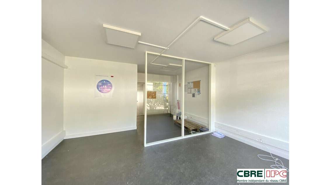 A louer showroom 162m² zone de Maignon à Anglet