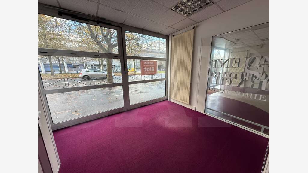 A louer commerce 205m² sur pénétrante de Rennes