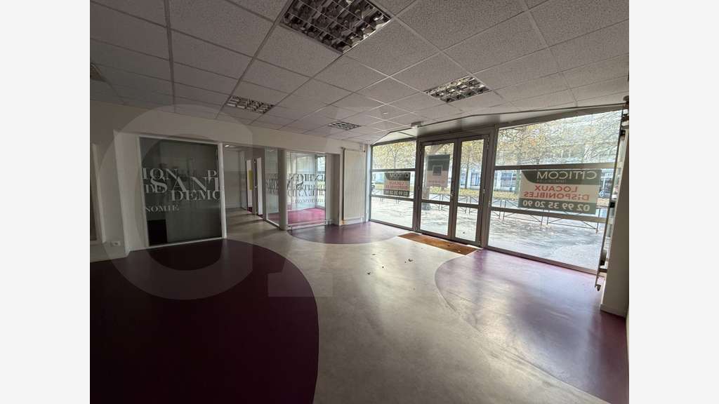 A louer commerce 205m² sur pénétrante de Rennes