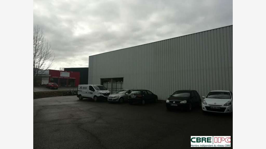 A louer local 687m² ZAC Saint-Pierre-du-Mont