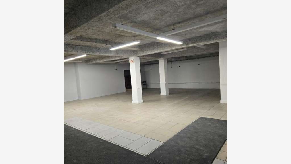 Location commerciale pure 440m² à Nice Garibaldi 