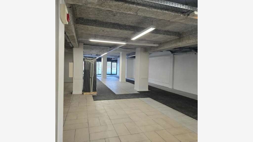 Location commerciale pure 440m² à Nice Garibaldi 