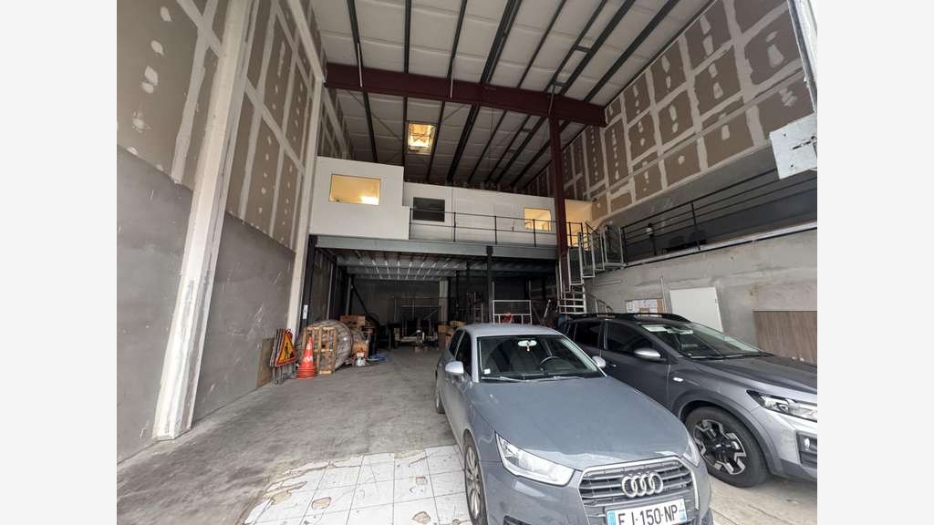 A louer dépôt 274m² à Baie-Mahault Jarry