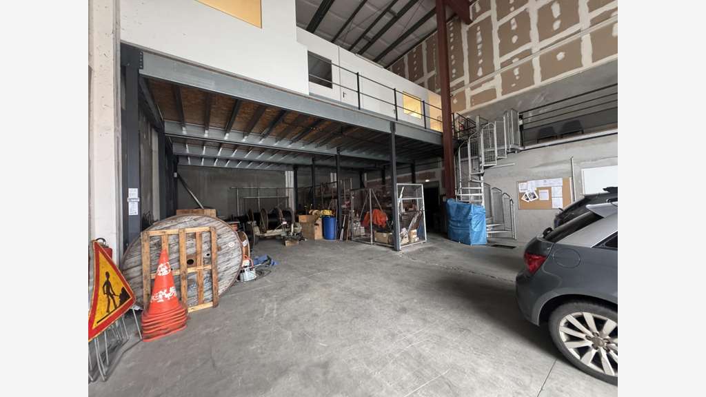 A louer dépôt 274m² à Baie-Mahault Jarry