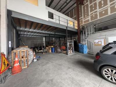 A louer dépôt 274m² à Baie-Mahault Jarry