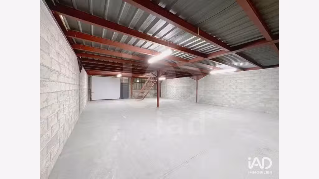 A louer dépôt 243m² à Brie-Comte-Robert
