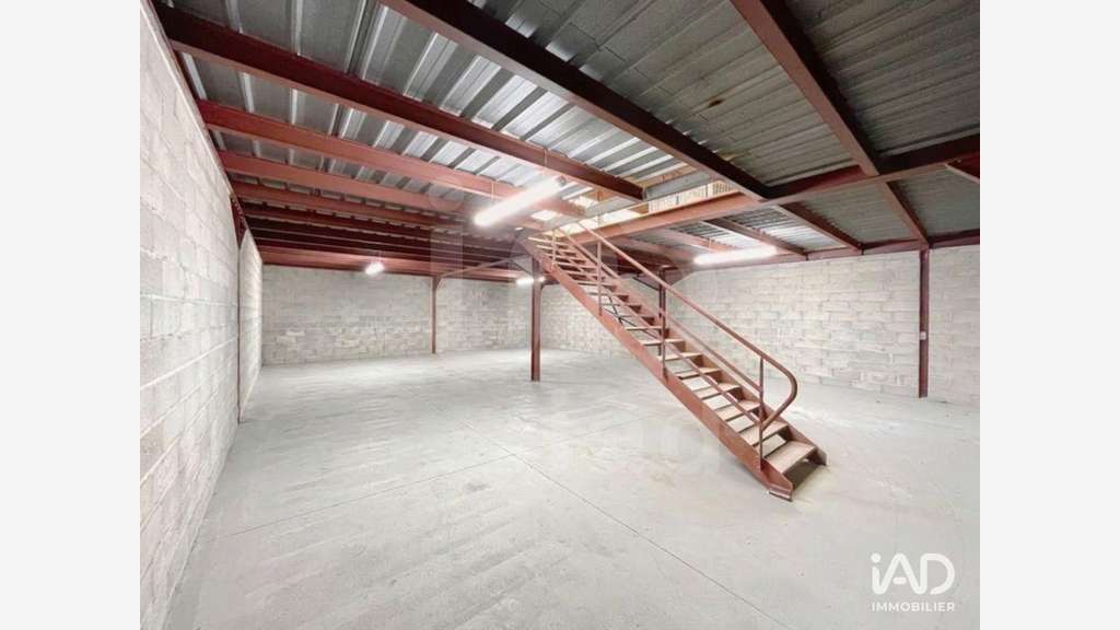 A louer dépôt 243m² à Brie-Comte-Robert