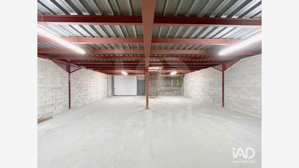 A louer dépôt 243m² à Brie-Comte-Robert
