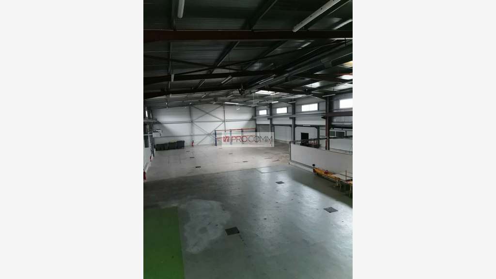 Depot entrepôt bureaux 1300m² à louer à Richemont