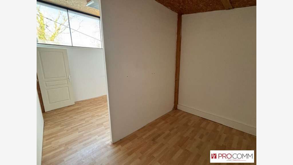 Entrepôt avec bureaux 214m² à louer Avignon