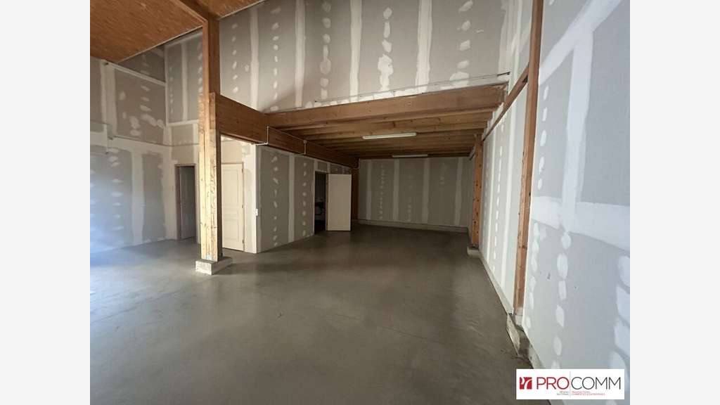 Entrepôt avec bureaux 214m² à louer Avignon