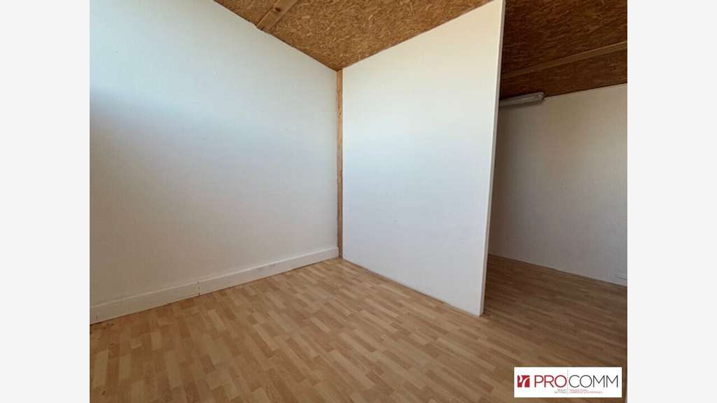 Entrepôt avec bureaux 214m² à louer Avignon