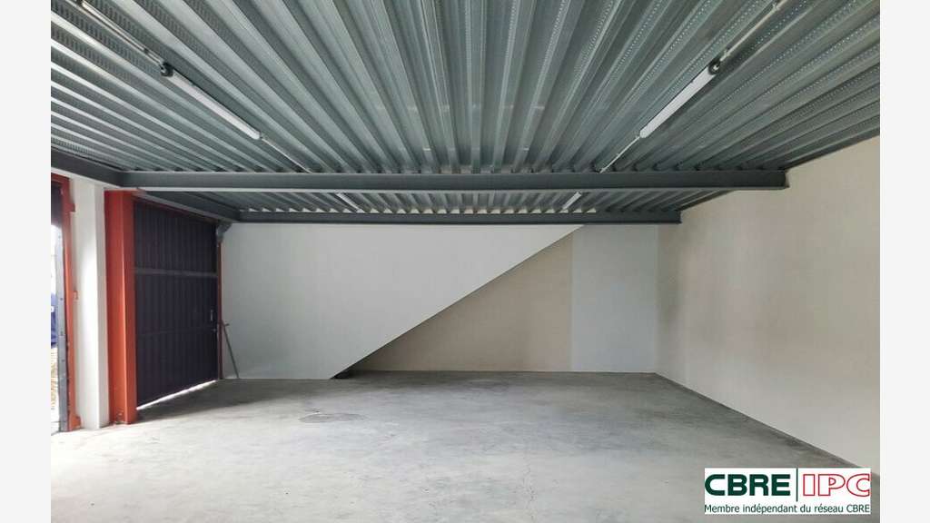 A louer dépôt neuf 95m² à Saint-Vincent-de-Tyrosse