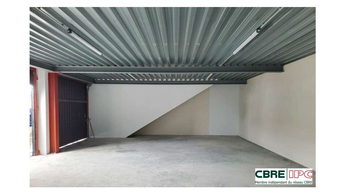 A louer dépôt neuf 95m² à Saint-Vincent-de-Tyrosse