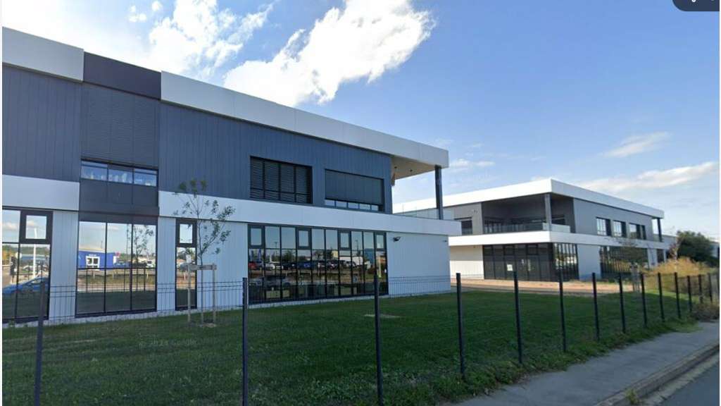A louer local mixte neuf activité bureaux ZA Arnas