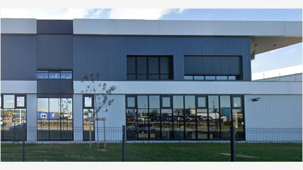 A louer local mixte neuf activité bureaux ZA Arnas