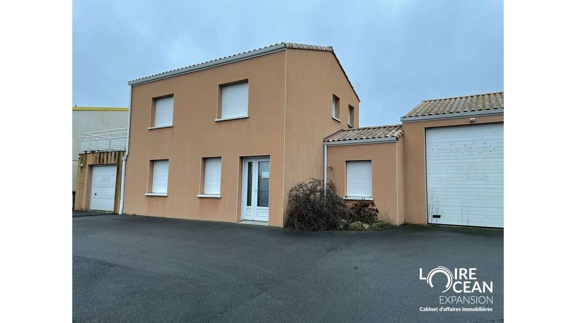 Local activités-bureaux 200m² à Divatte-sur-Loire