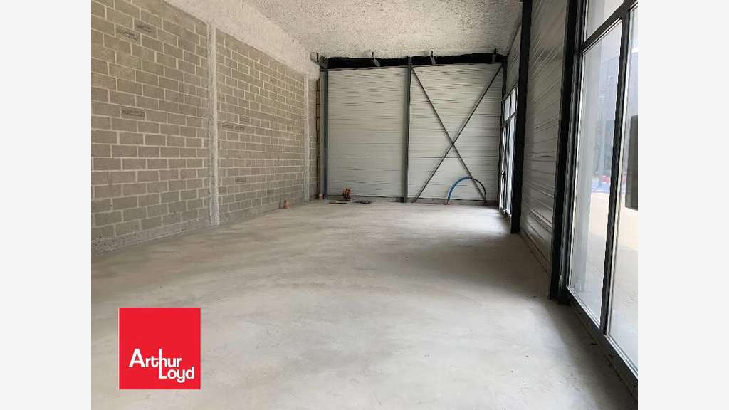A louer local commercial de 235m² en ZAC à Dreux