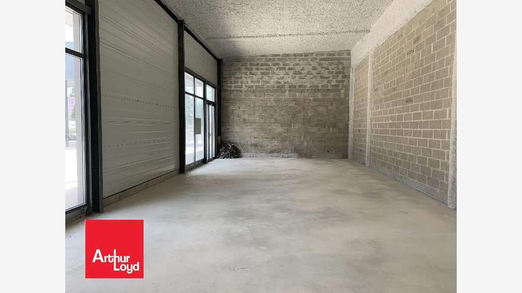 A louer local commercial de 235m² en ZAC à Dreux