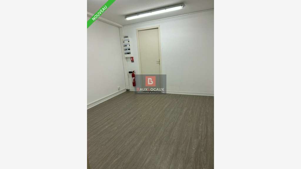 Bureaux 167m² + parkings à louer en ZI à Eguilles
