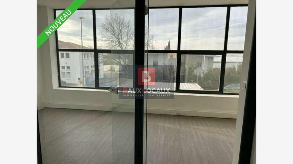 Bureaux 167m² + parkings à louer en ZI à Eguilles
