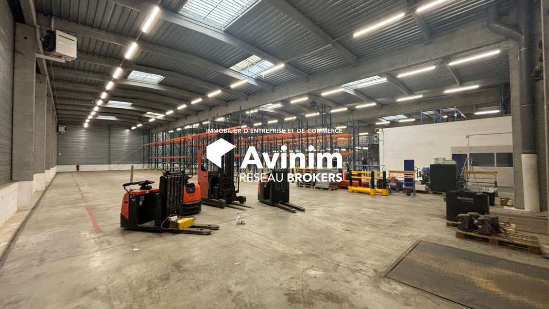 A louer local activité 3167m² à Lisses A5 A6 N104