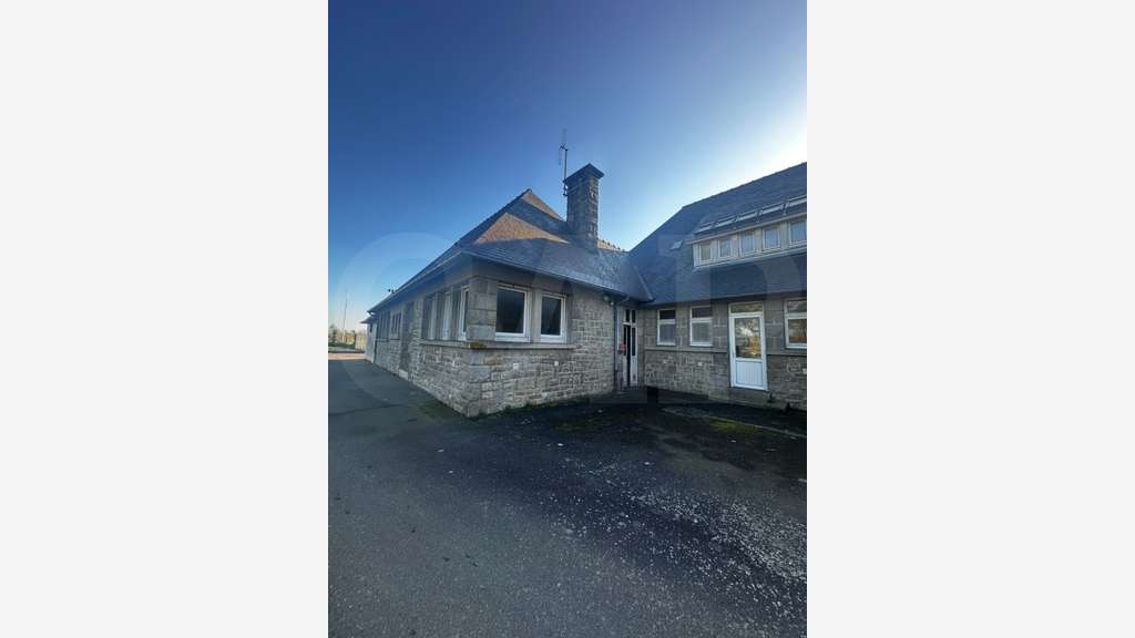 A louer ensemble immobilier de 300m² à Créhen