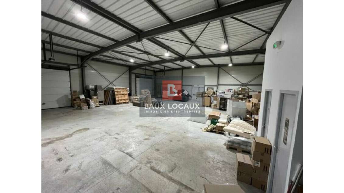 A louer locaux 713m² ZAC Pole Actif à Gallargues