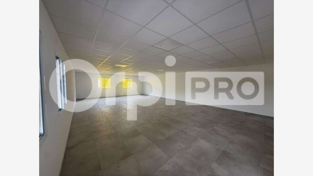 Locaux 609m² à louer Saint-Laurent-du-Maroni