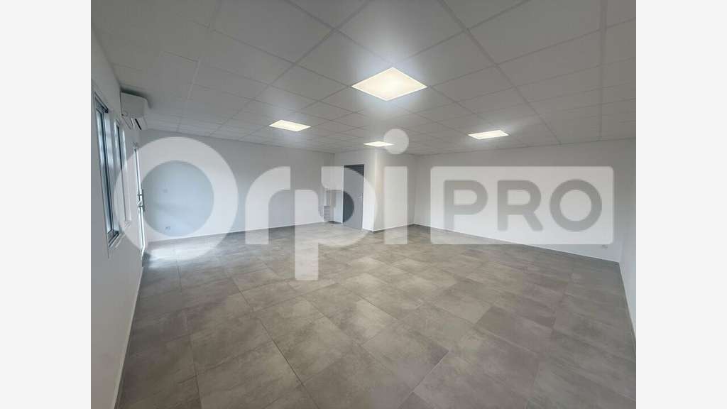 Locaux 609m² à louer Saint-Laurent-du-Maroni