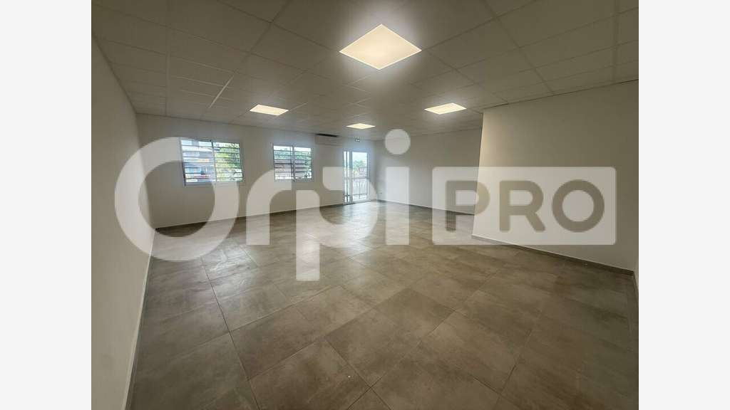 Locaux 609m² à louer Saint-Laurent-du-Maroni