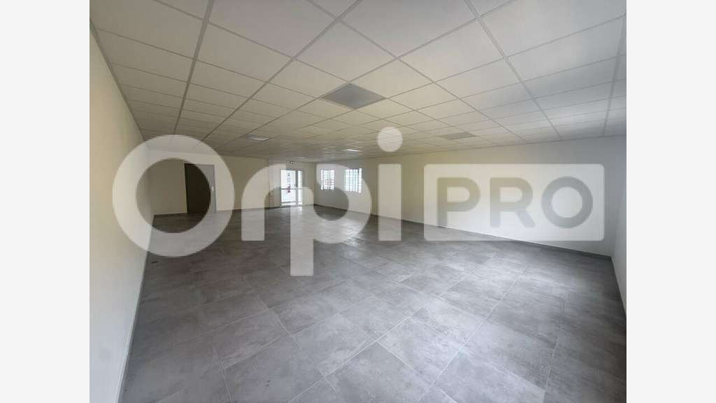 Locaux 609m² à louer Saint-Laurent-du-Maroni