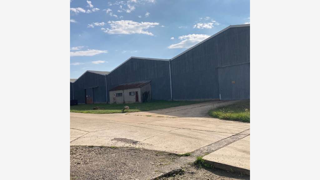À louer entrepôt de 5 360m² proche Châteauroux