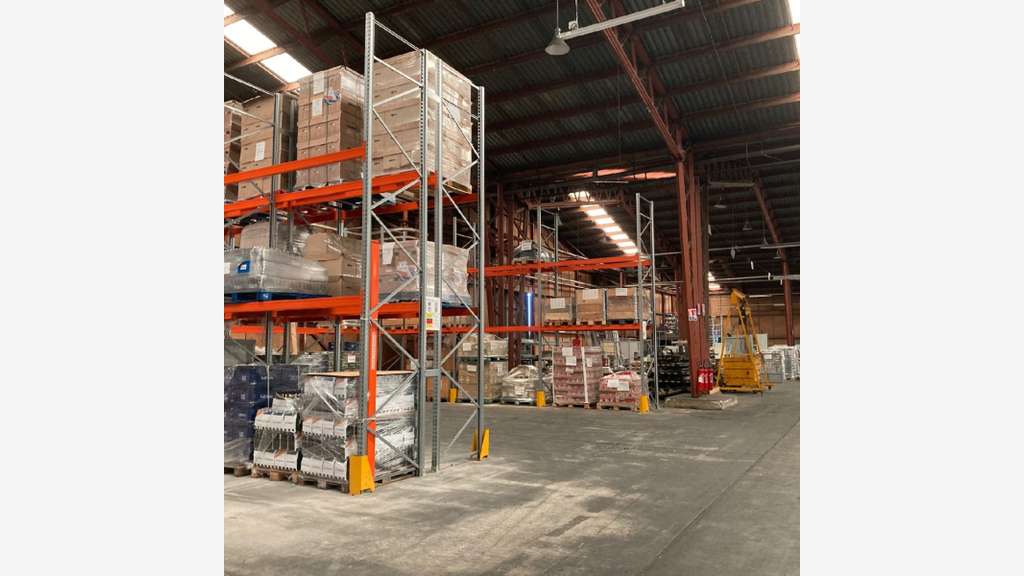 À louer entrepôt de 5 360m² proche Châteauroux
