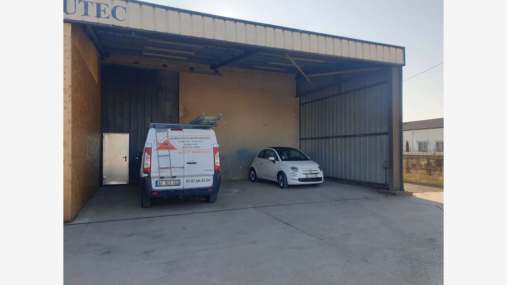 Entrepôt de 100m² + auvent 50m² à louer à Izon