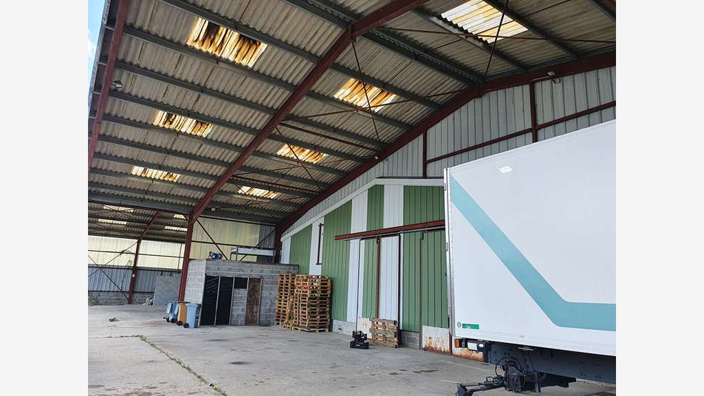 Entrepôt 2187m² à louer zone industrielle Coutras