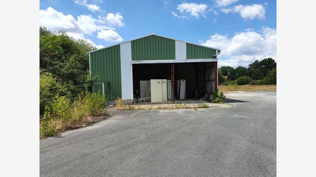 Entrepôt 2187m² à louer zone industrielle Coutras