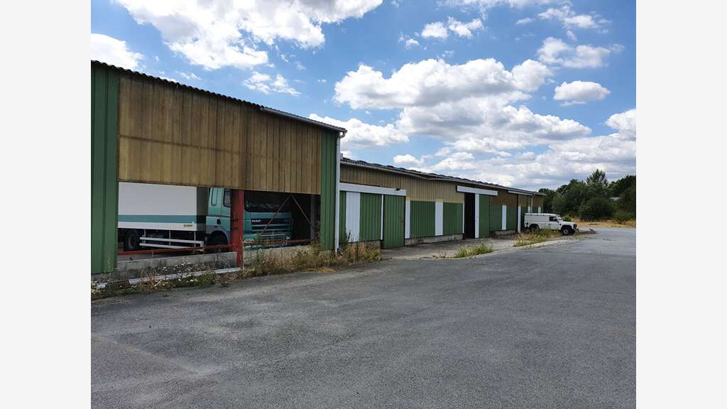 Entrepôt 2187m² à louer zone industrielle Coutras