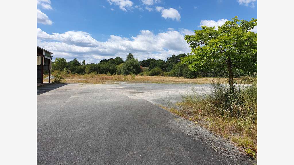 Entrepôt 2187m² à louer zone industrielle Coutras