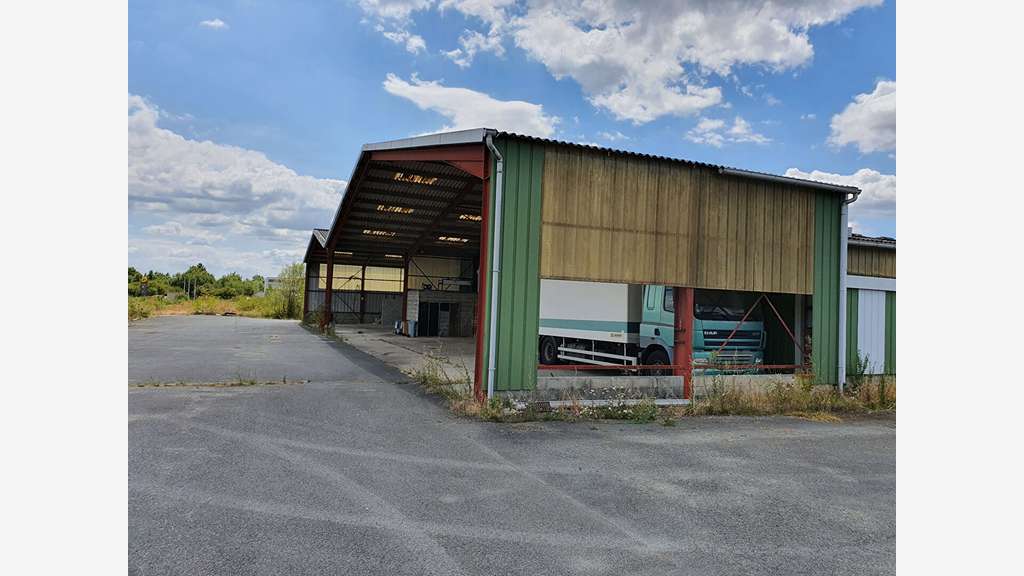 Entrepôt 2187m² à louer zone industrielle Coutras