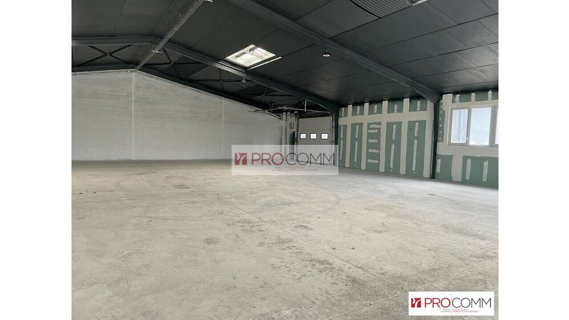 A louer entrepôt 240m² proche autoroute à Chartres