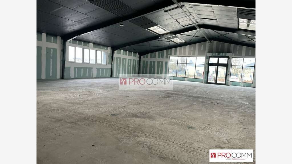 Entrepôt 480m² idéalement placé à louer à Chartres