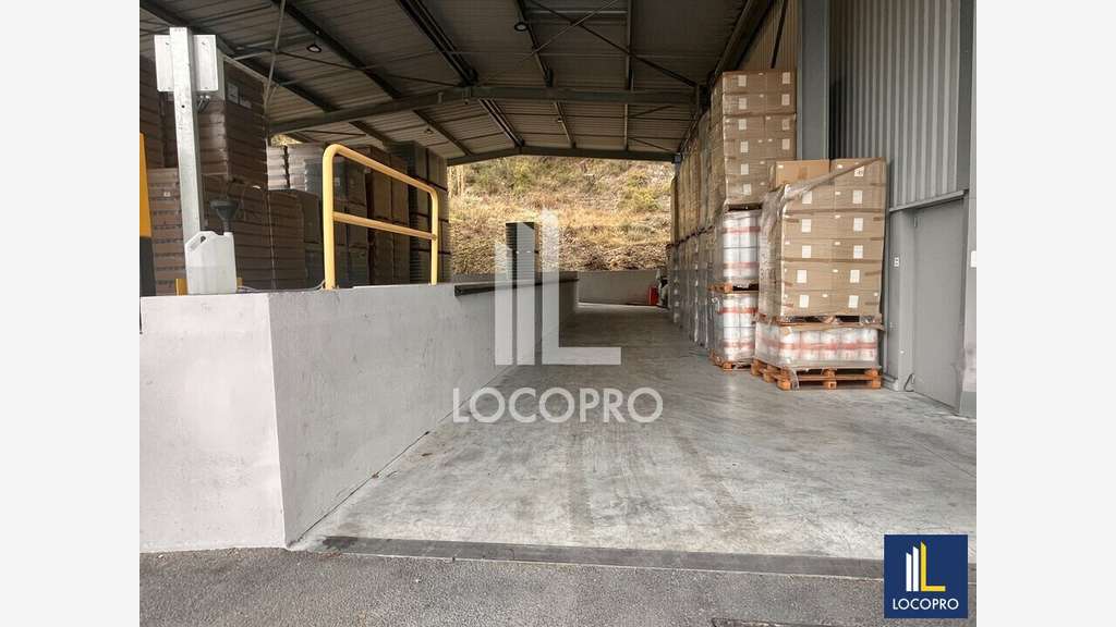 Loue entrepôt 4 000m² sur terrain 13 000m² Contes