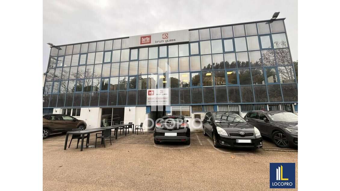 Loue entrepôt 4 000m² sur terrain 13 000m² Contes