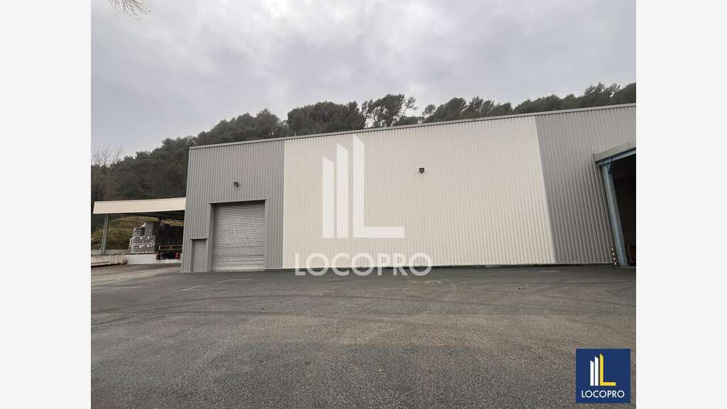 Loue entrepôt 4 000m² sur terrain 13 000m² Contes