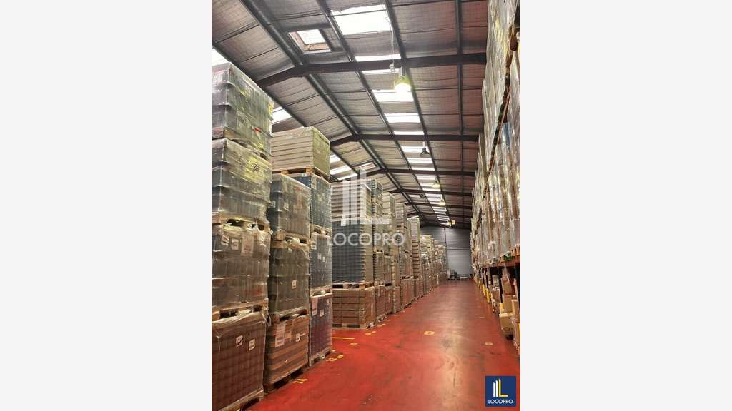 Loue entrepôt 4 000m² sur terrain 13 000m² Contes